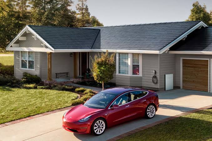 Tesla Solar Roof vs. Traditional Shingles: Cost Guide
